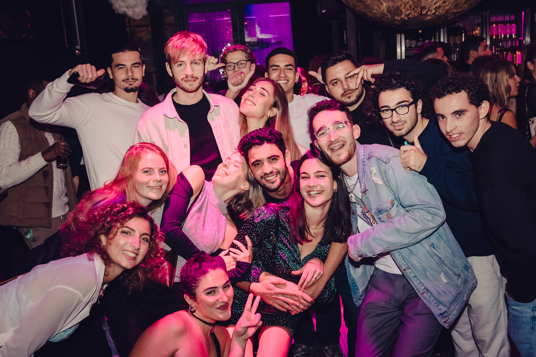 Groupe d'amis souriant
